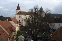 Letos bez sn�hu. Sn�ilo a� cestou dom�, tak to v�no�n� atmosf�ru doplnilo.